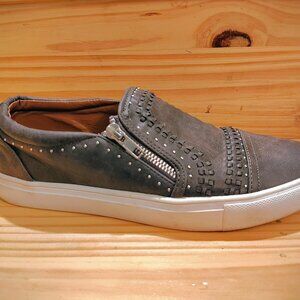 Report Vegan leather sneakers